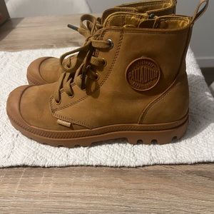 Like new shoes/boots